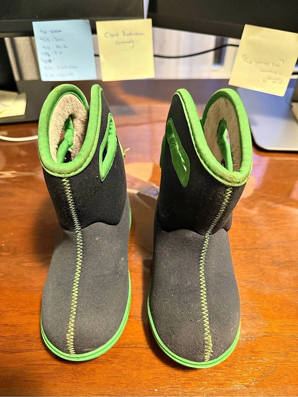BOGS Baby Bogs II Solid Kids Winter Boots Black & Green US 9 Like New